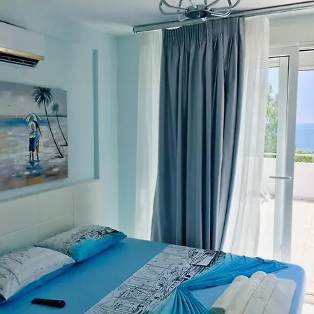 アパート Seafront With Private Terrace