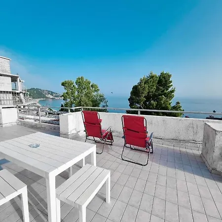 Seafront With Private Terrace アパート *